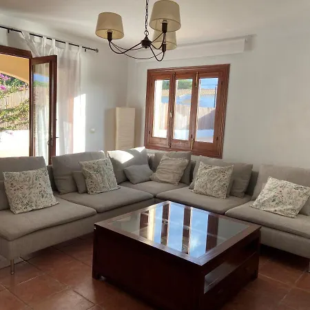 Con Piscina Cerca Del Mar فيلة